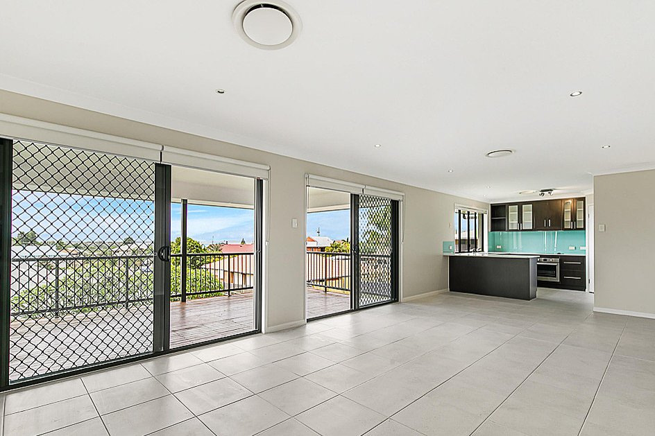 8 HUNTLY Place REDLAND BAY 8