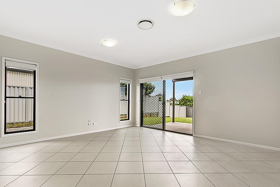 8 HUNTLY Place REDLAND BAY 9