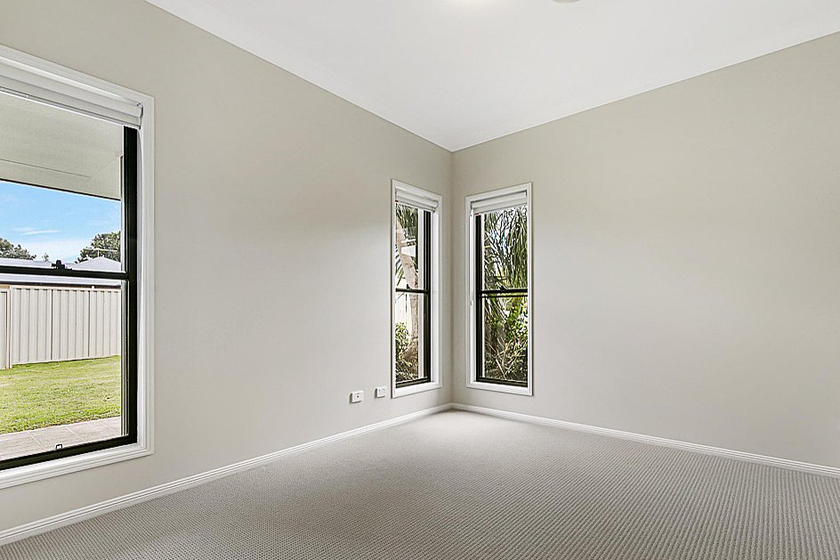 8 HUNTLY Place REDLAND BAY 12