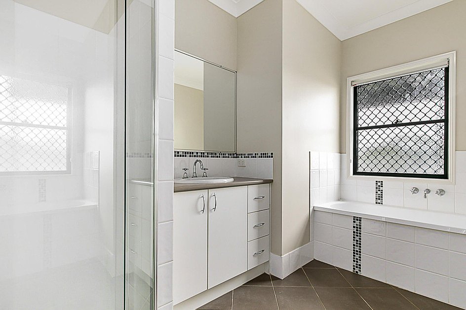 8 HUNTLY Place REDLAND BAY 14