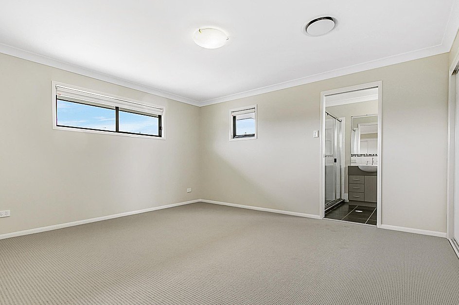 8 HUNTLY Place REDLAND BAY 16
