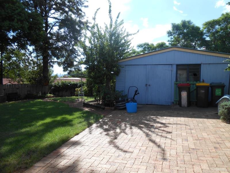8 Indarra Street TAMWORTH 9