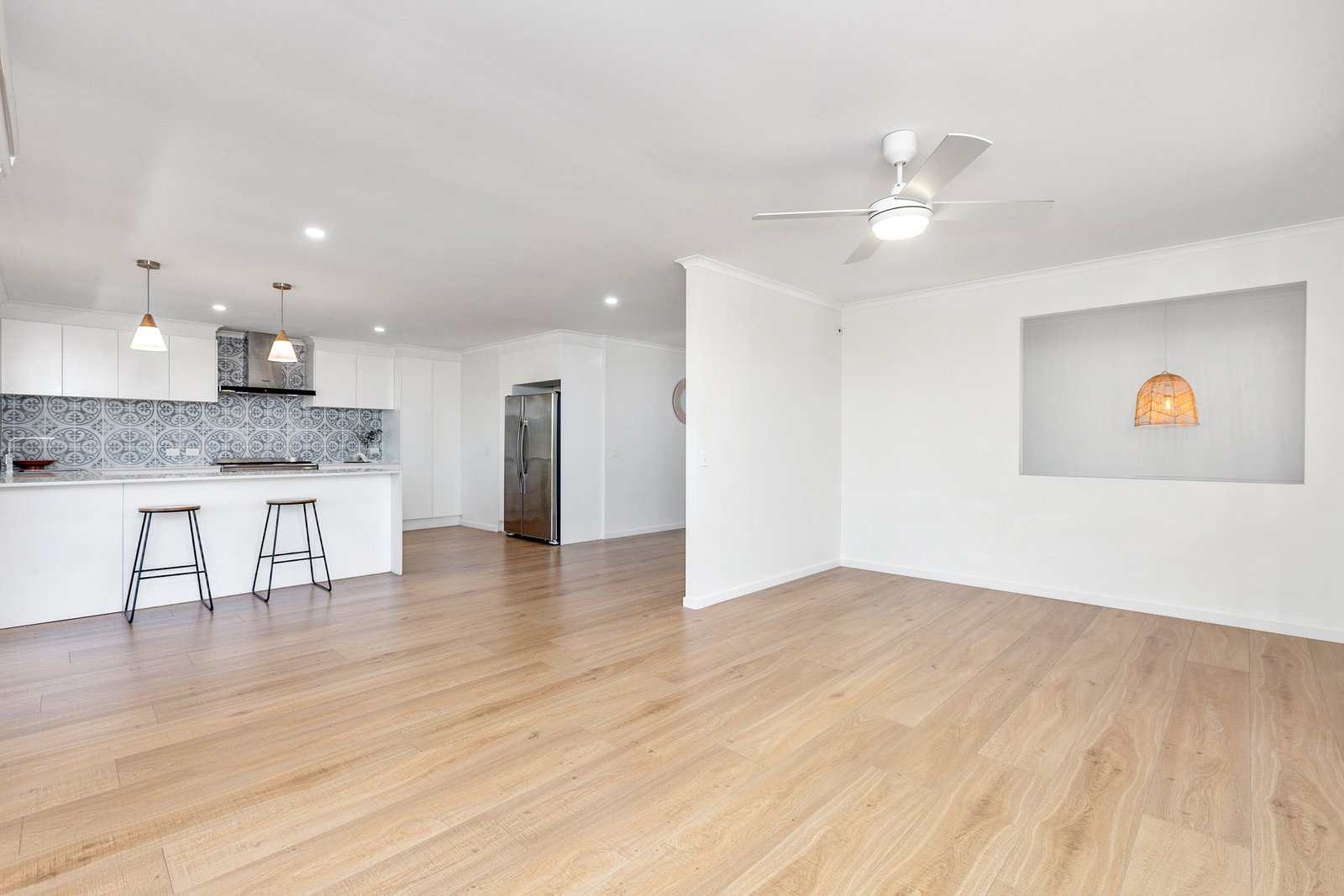 8 Inverness Court BANORA POINT 8