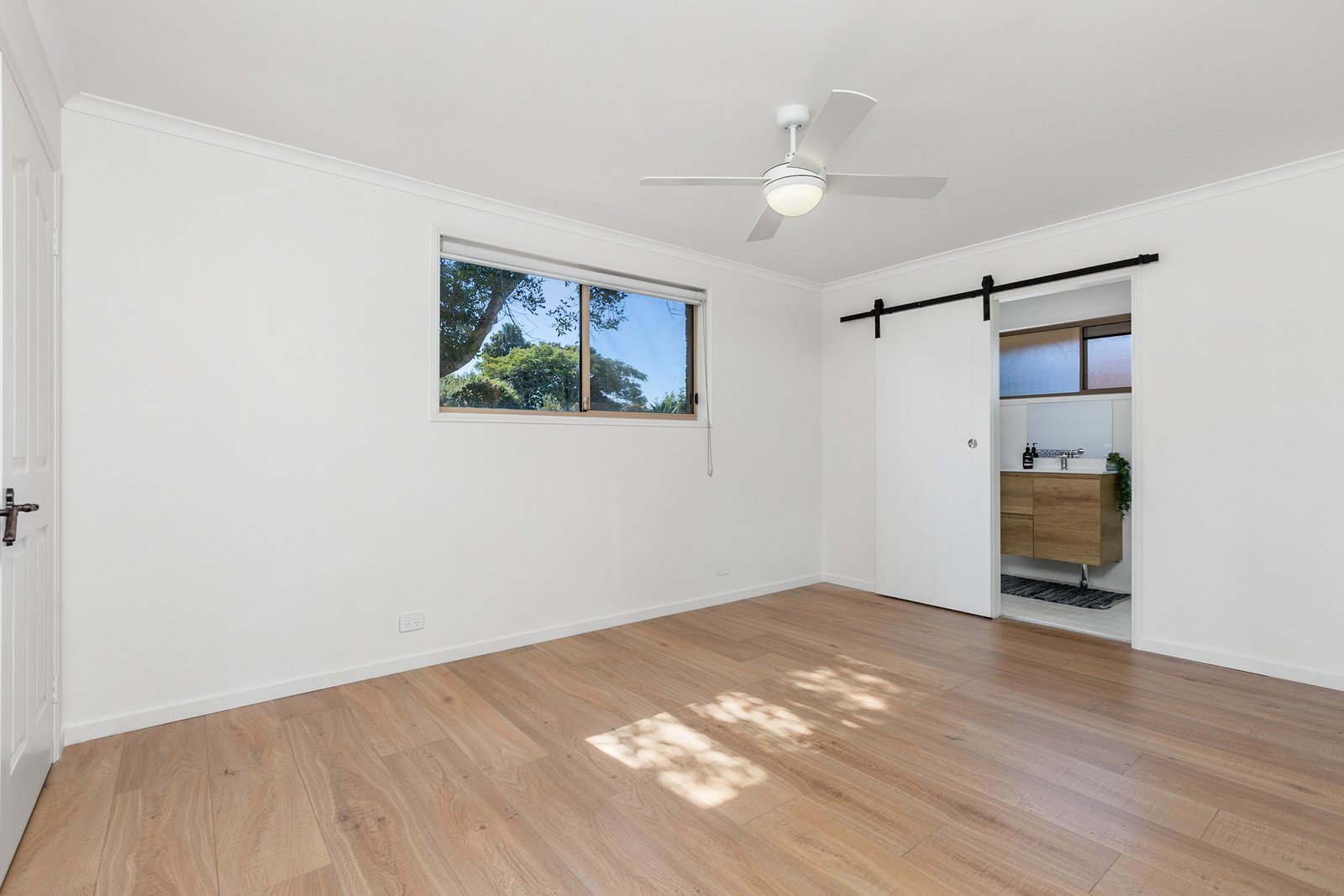 8 Inverness Court BANORA POINT 12