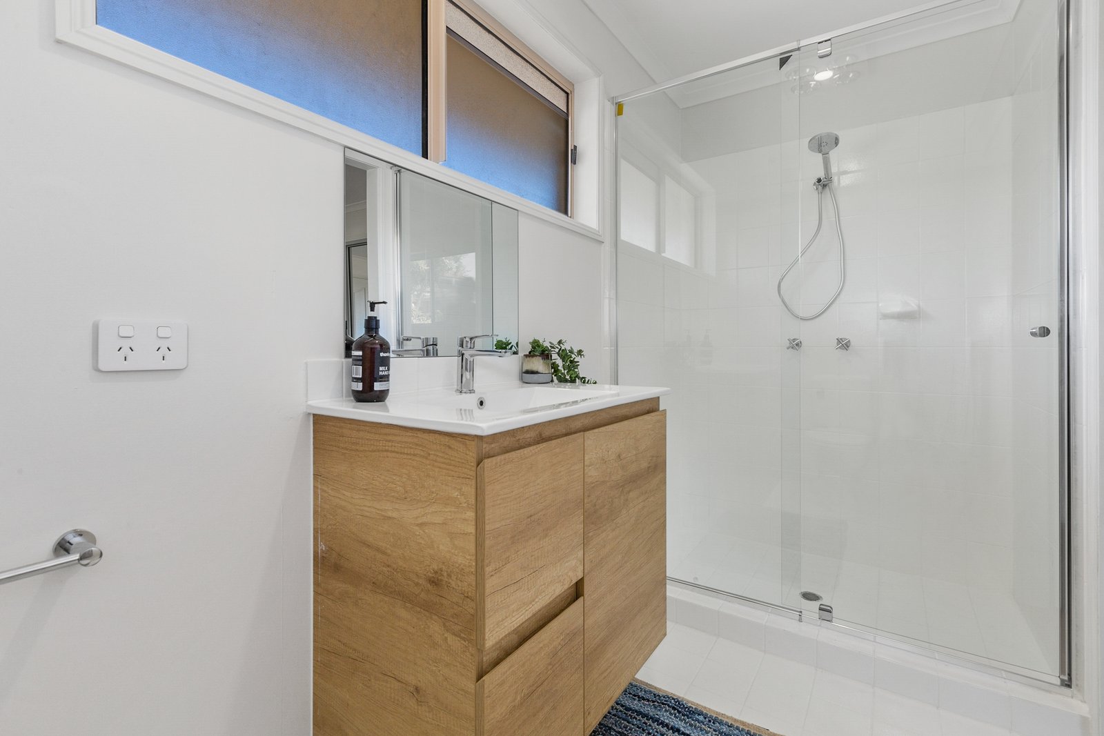 8 Inverness Court BANORA POINT 15