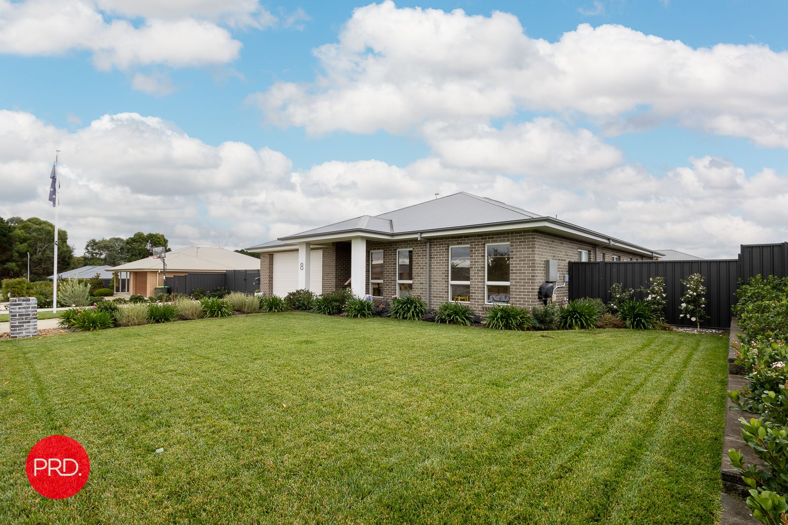 8 Jacombs Street BUNGENDORE 2