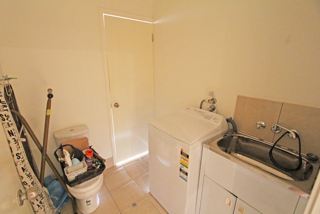 8 Jancoon Court CARRARA 15