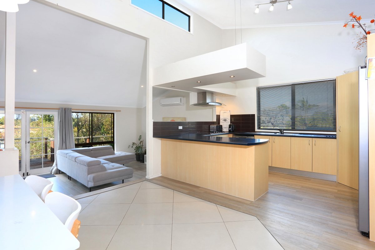 8 Jancoon Court CARRARA 2