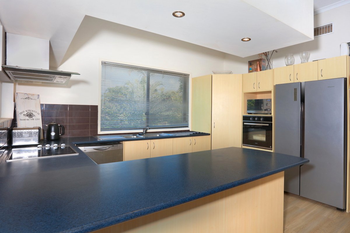 8 Jancoon Court CARRARA 6