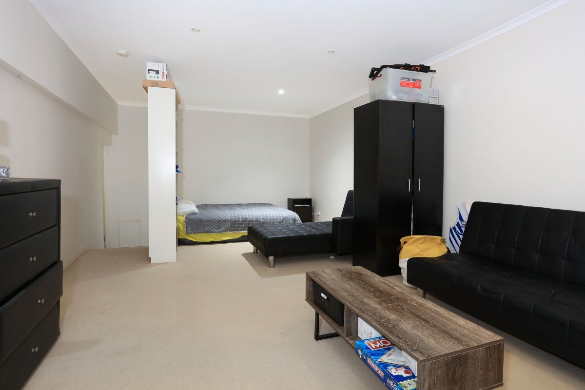 8 Jancoon Court CARRARA 10