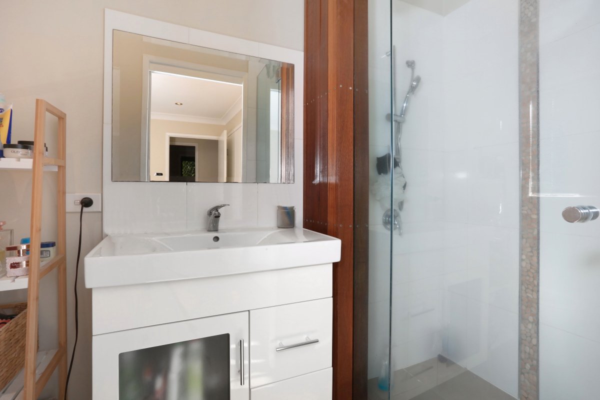 8 Jancoon Court CARRARA 13