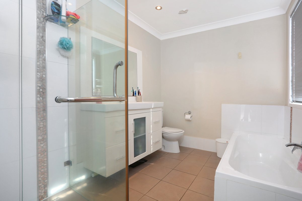 8 Jancoon Court CARRARA 16