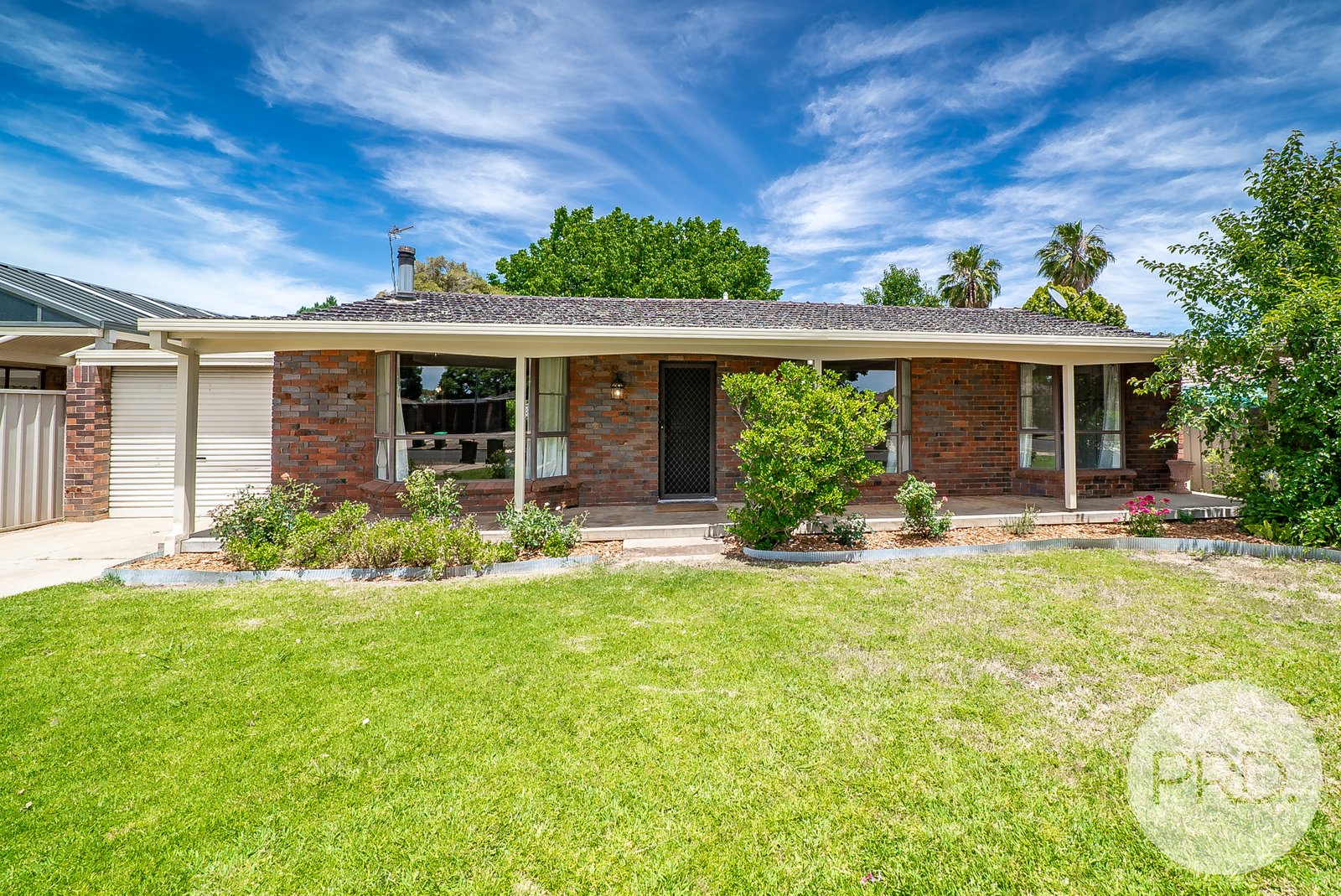 8 Jasmin Crescent LAKE ALBERT 1