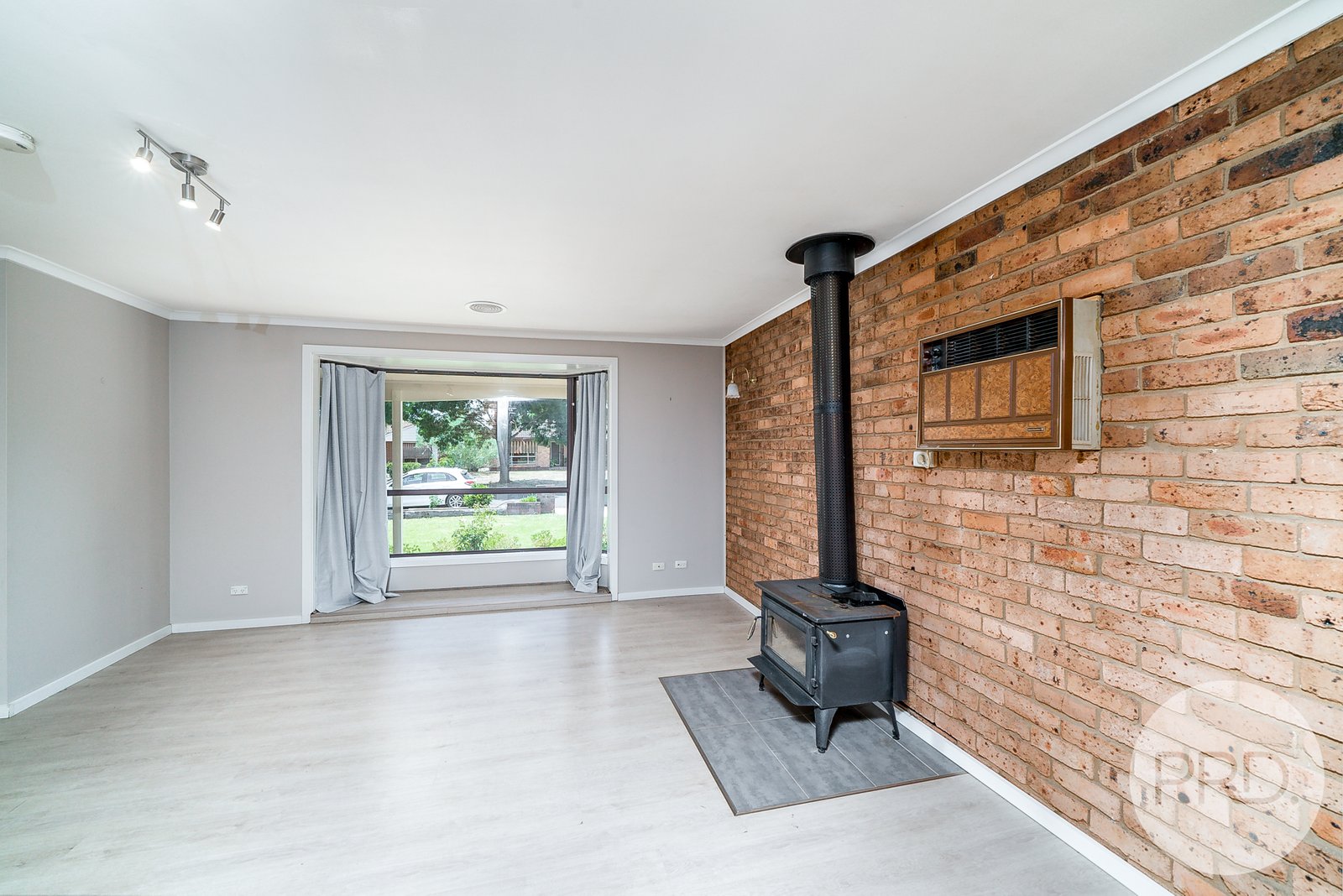 8 Jasmin Crescent LAKE ALBERT 4