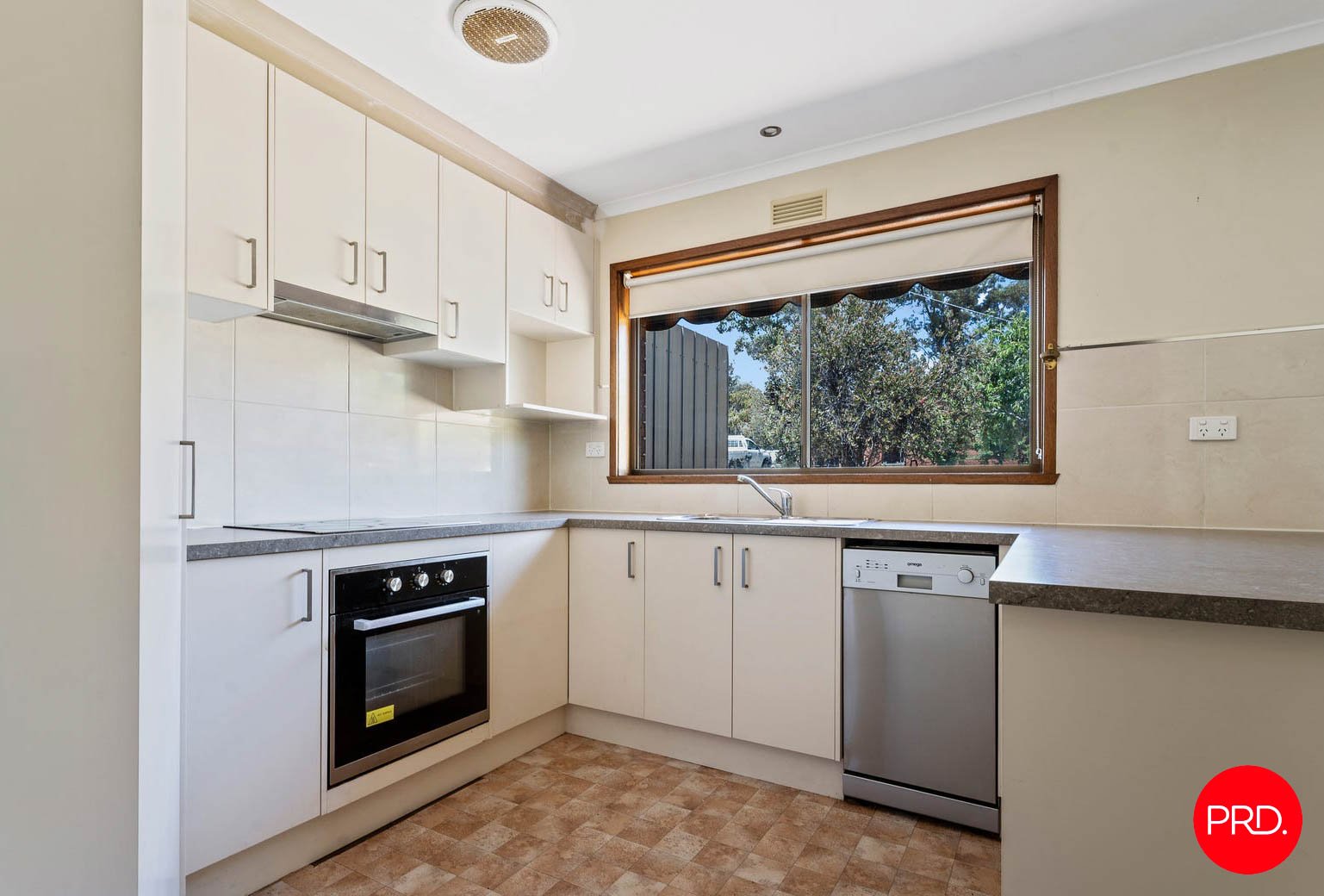 8 Jeffrey Avenue FLORA HILL 2