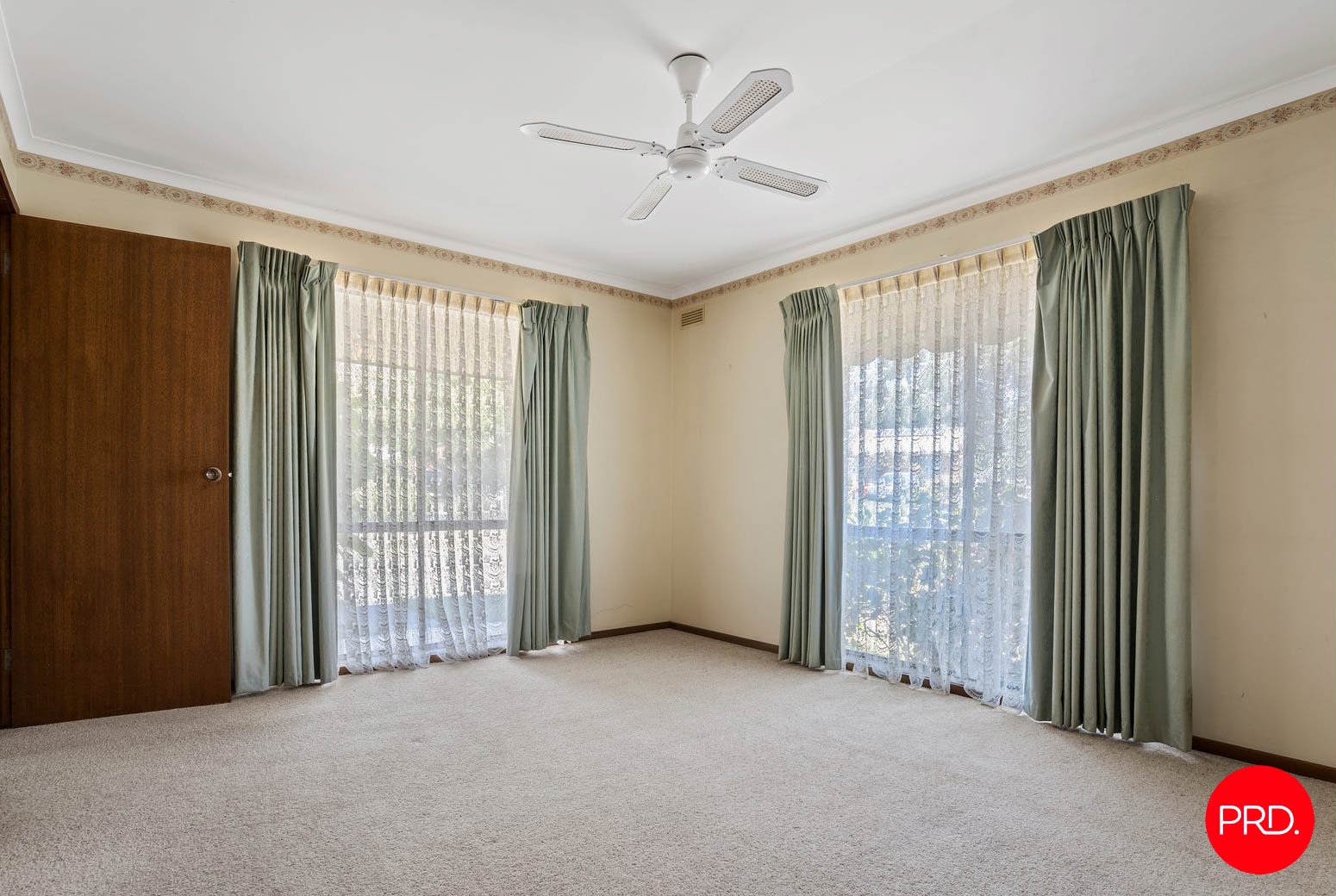 8 Jeffrey Avenue FLORA HILL 4