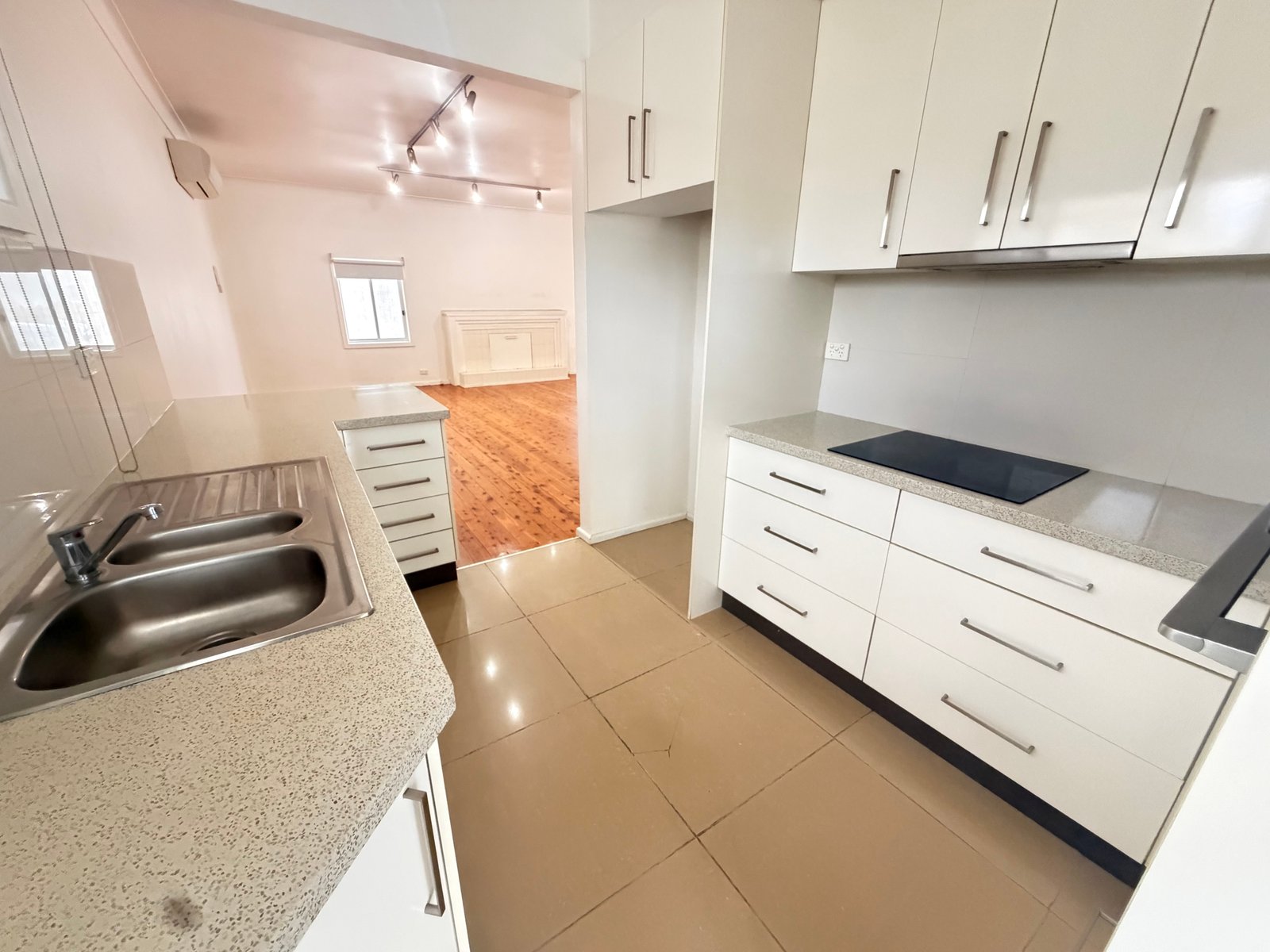 8 Jenkin Street TAMWORTH 5