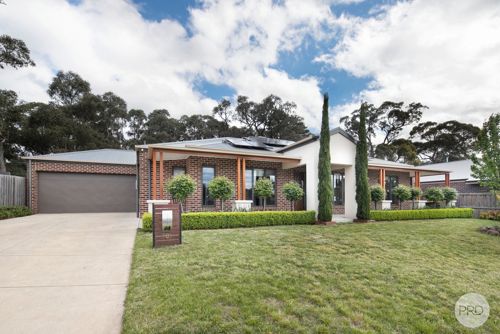 8 Jenola Court CANADIAN 1