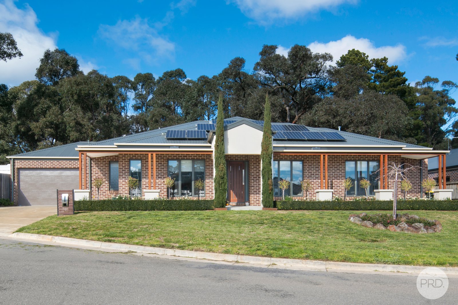 8 Jenola Court CANADIAN 3