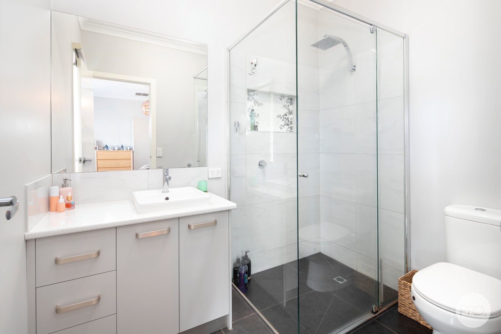 8 Jenola Court CANADIAN 11