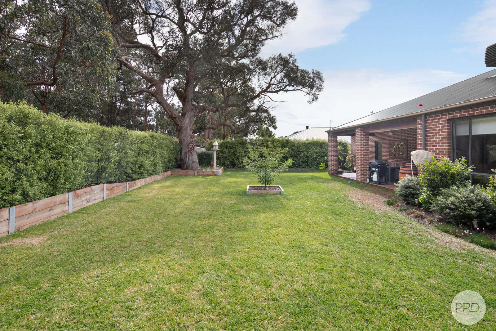 8 Jenola Court CANADIAN 16