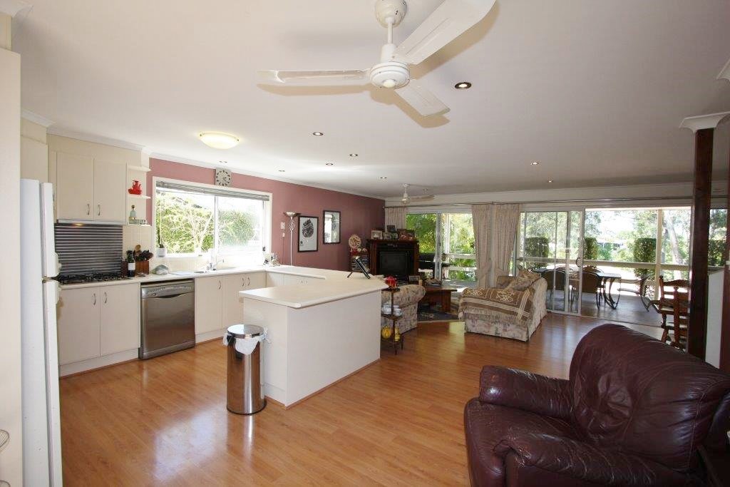 8 Jilpangi Crescent ASHMORE 5