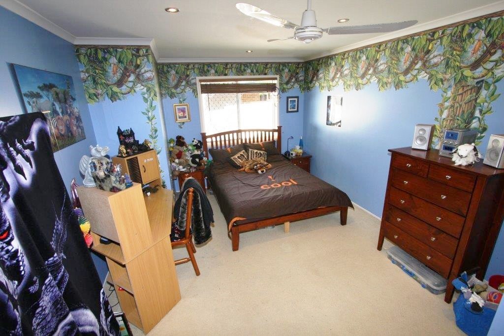 8 Jilpangi Crescent ASHMORE 11