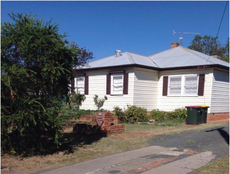 8 Joan Street TAMWORTH 1