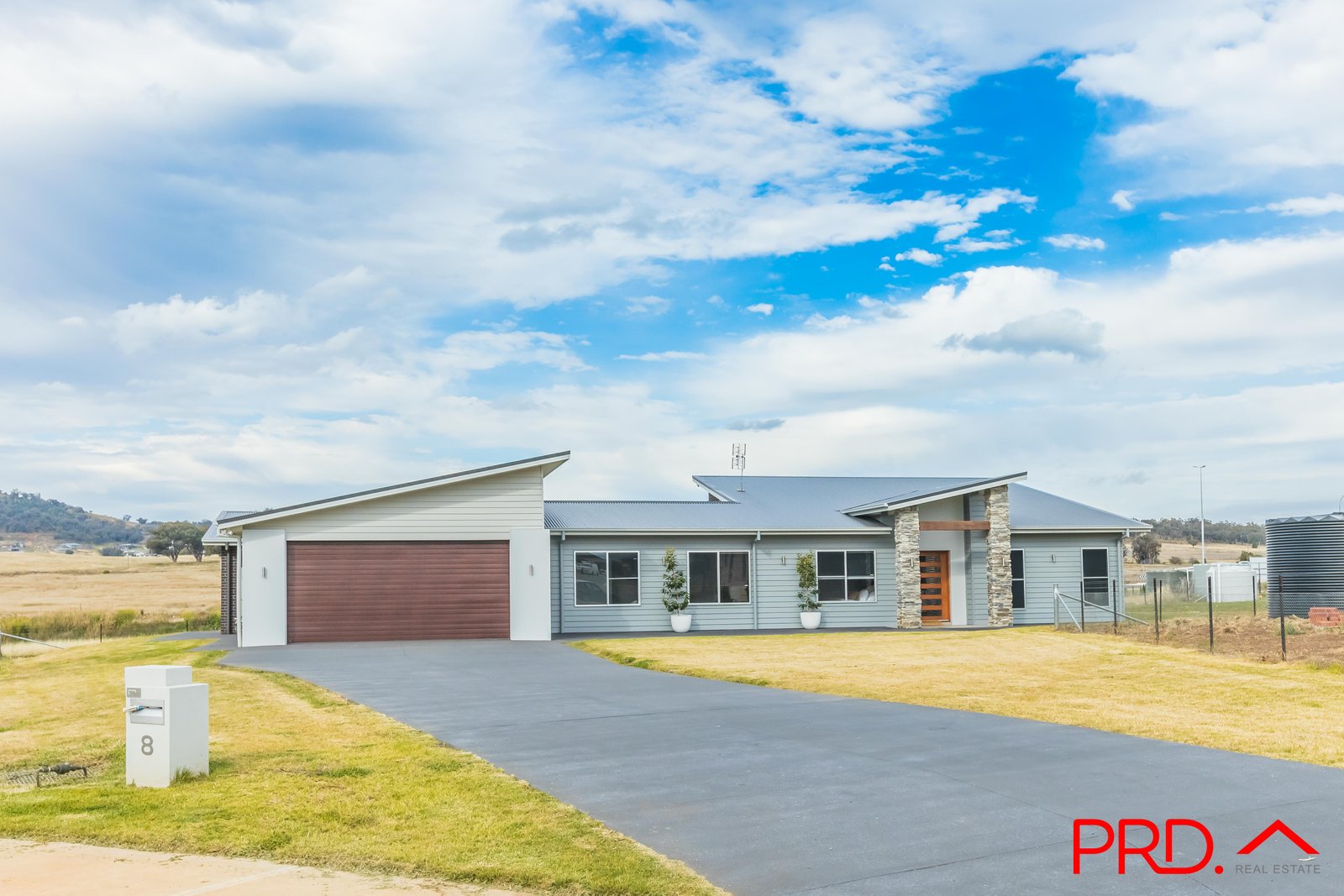 8 Jubata Drive TAMWORTH 3