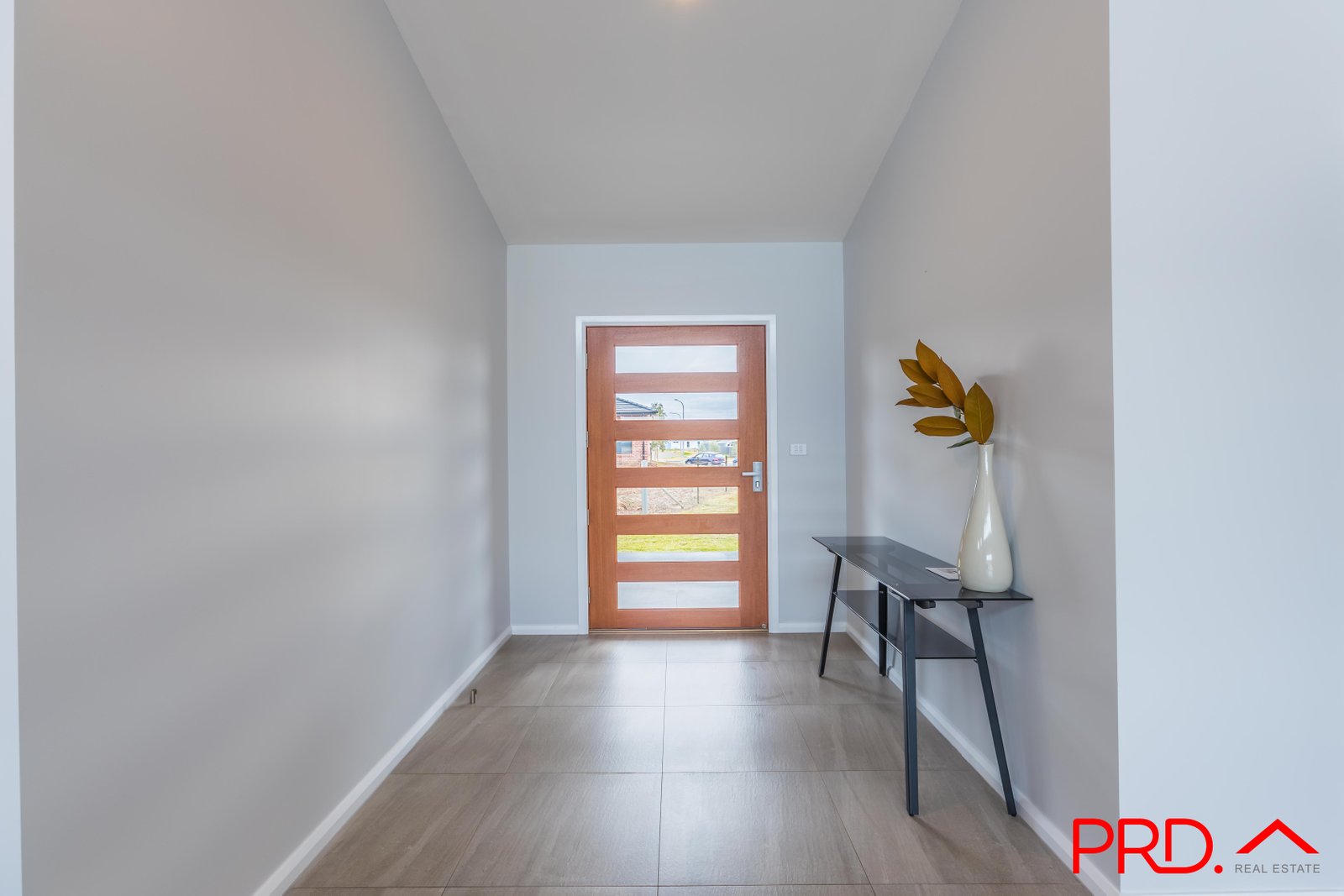 8 Jubata Drive TAMWORTH 4