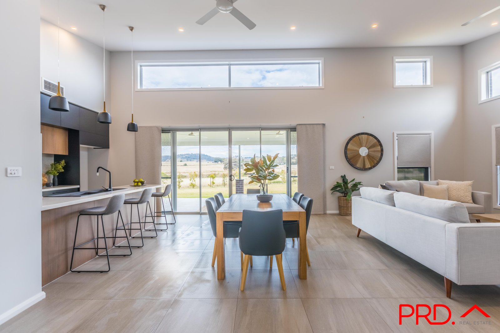 8 Jubata Drive TAMWORTH 5