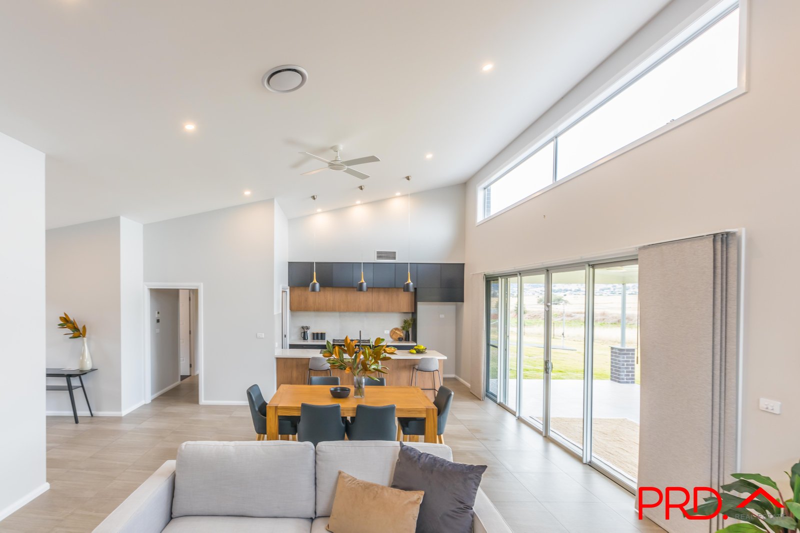 8 Jubata Drive TAMWORTH 11