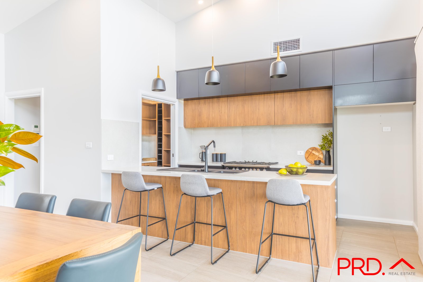 8 Jubata Drive TAMWORTH 14