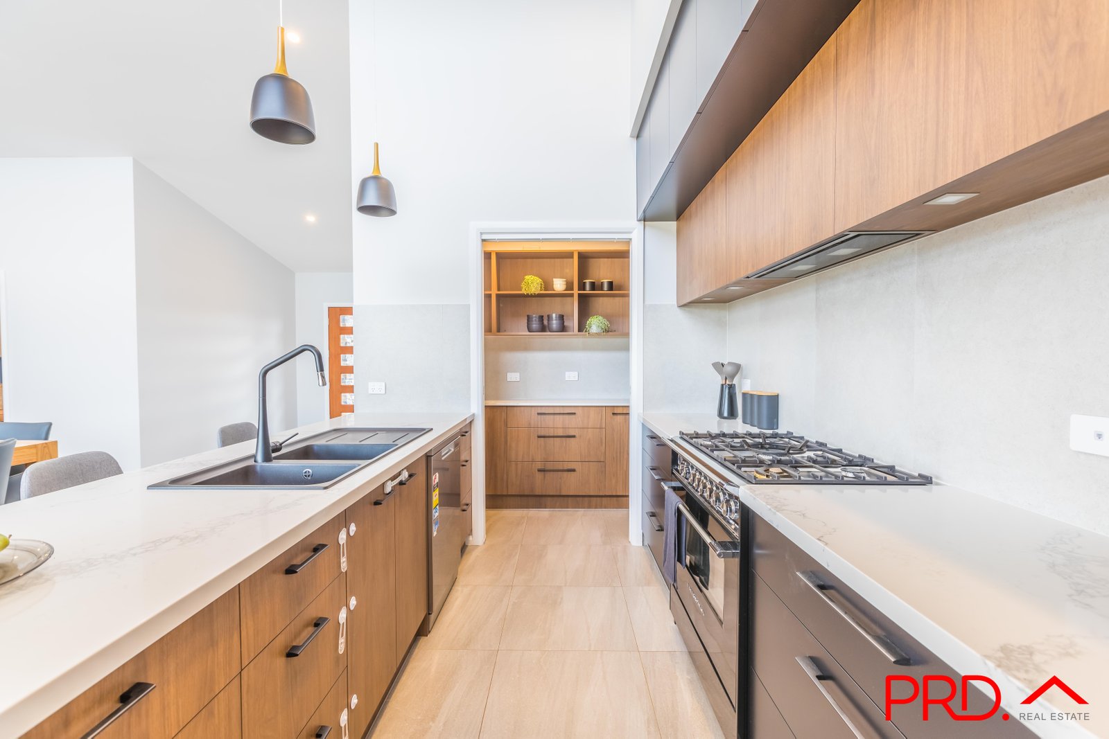 8 Jubata Drive TAMWORTH 15