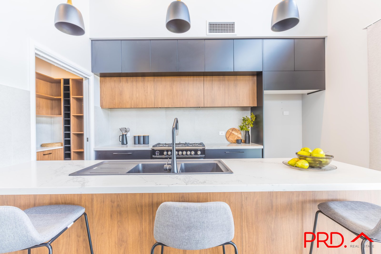 8 Jubata Drive TAMWORTH 16