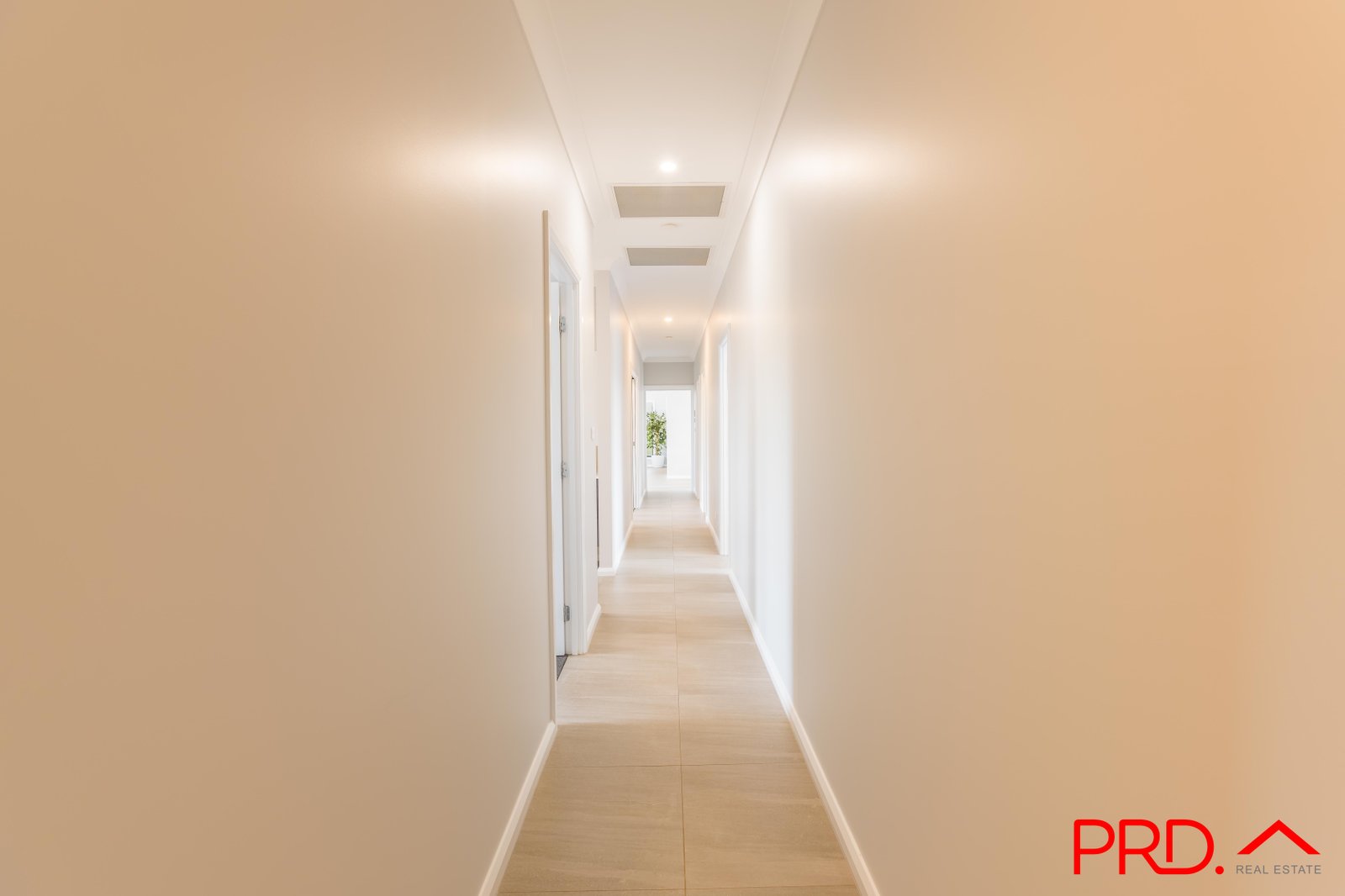 8 Jubata Drive TAMWORTH 17