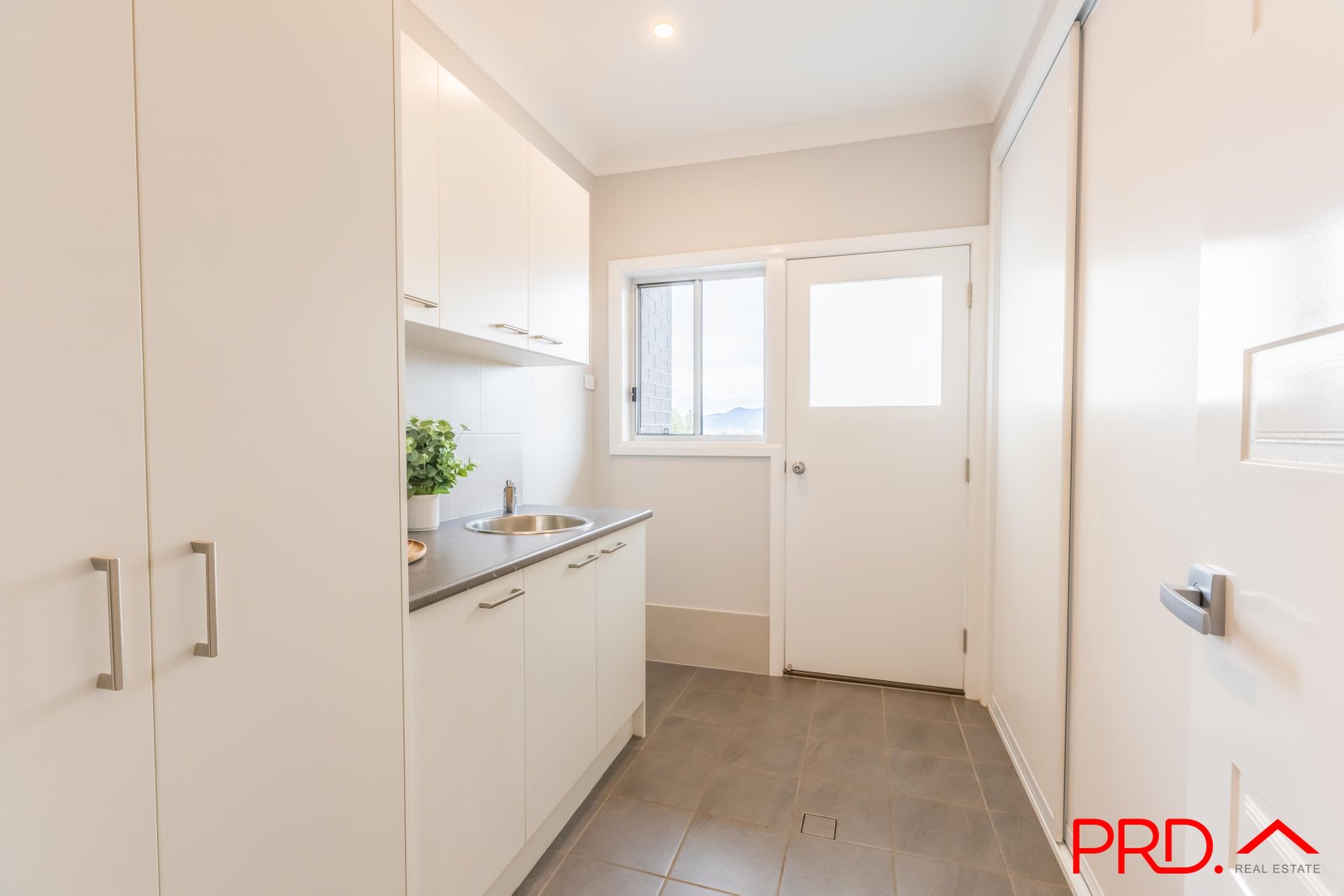 8 Jubata Drive TAMWORTH 29