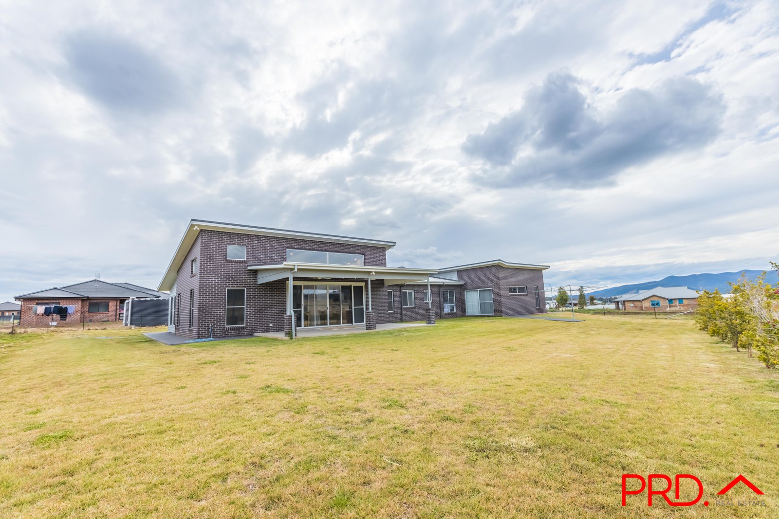 8 Jubata Drive TAMWORTH 31