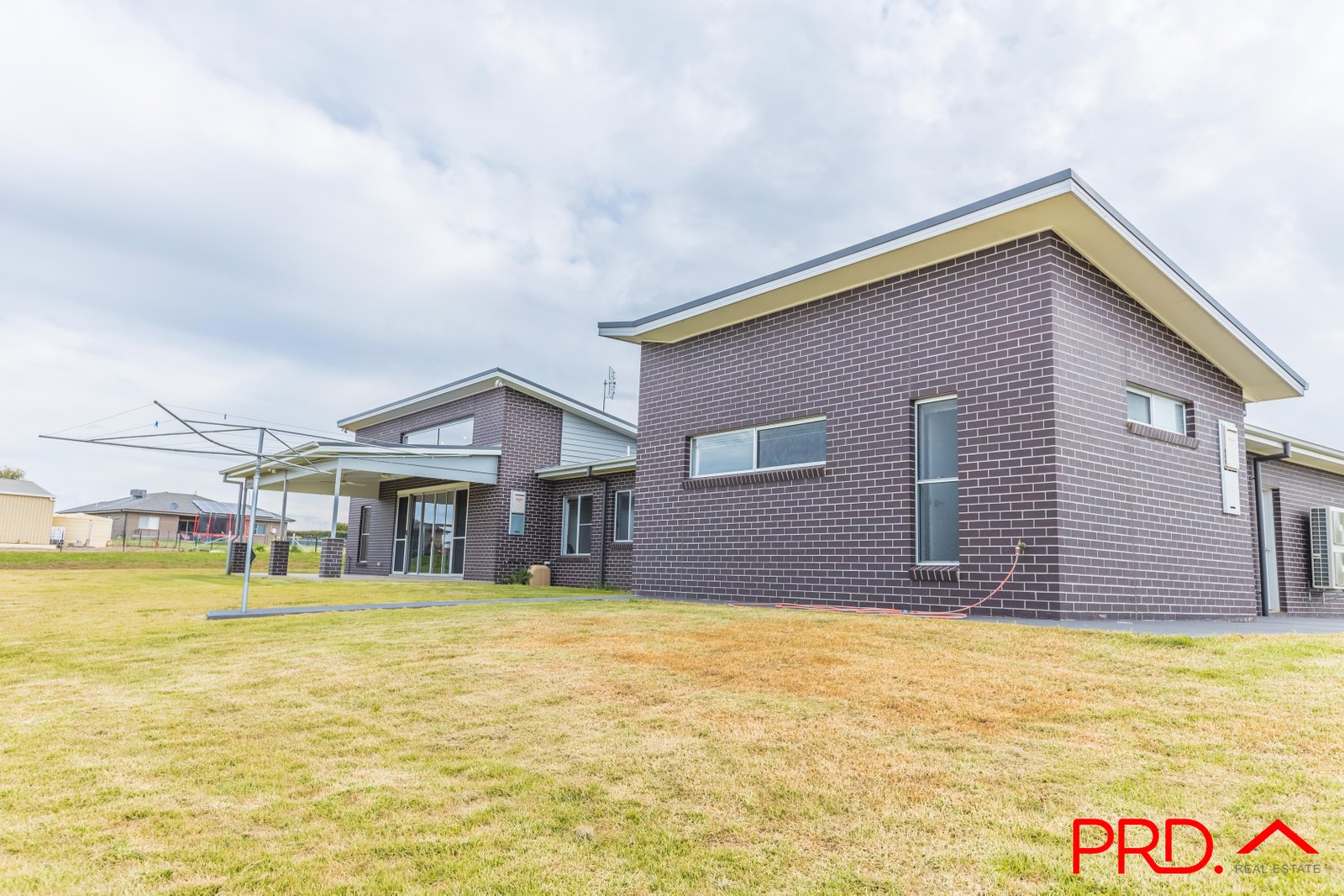 8 Jubata Drive TAMWORTH 33