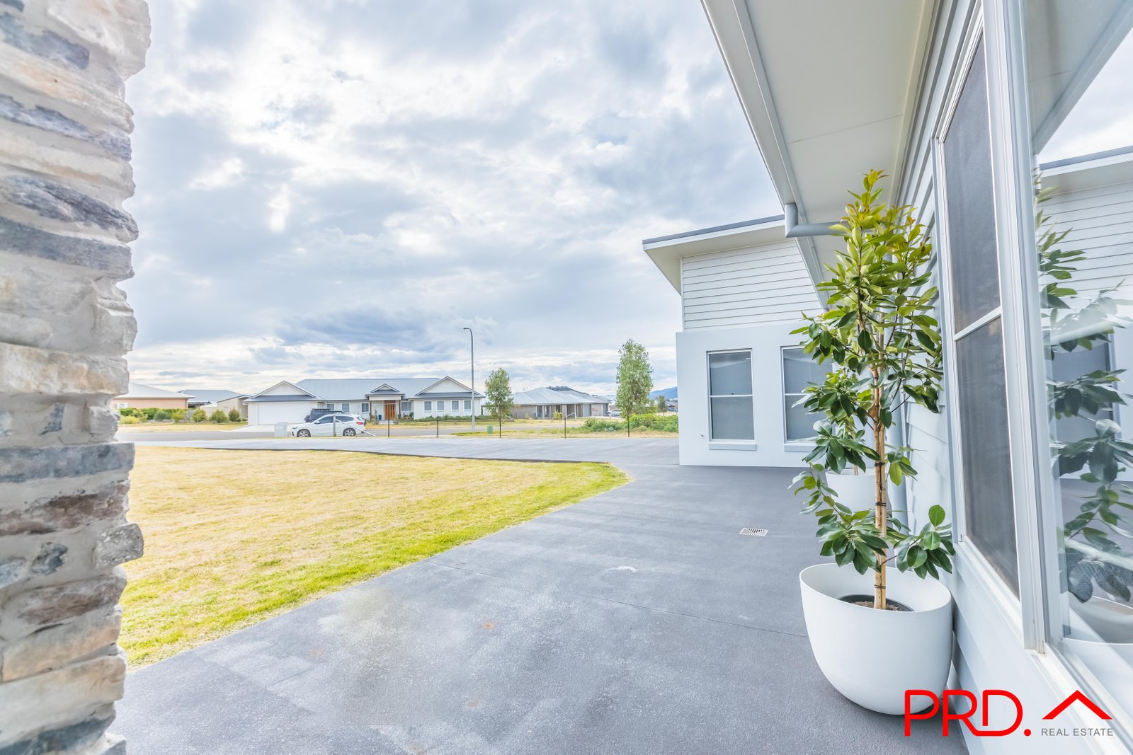 8 Jubata Drive TAMWORTH 34