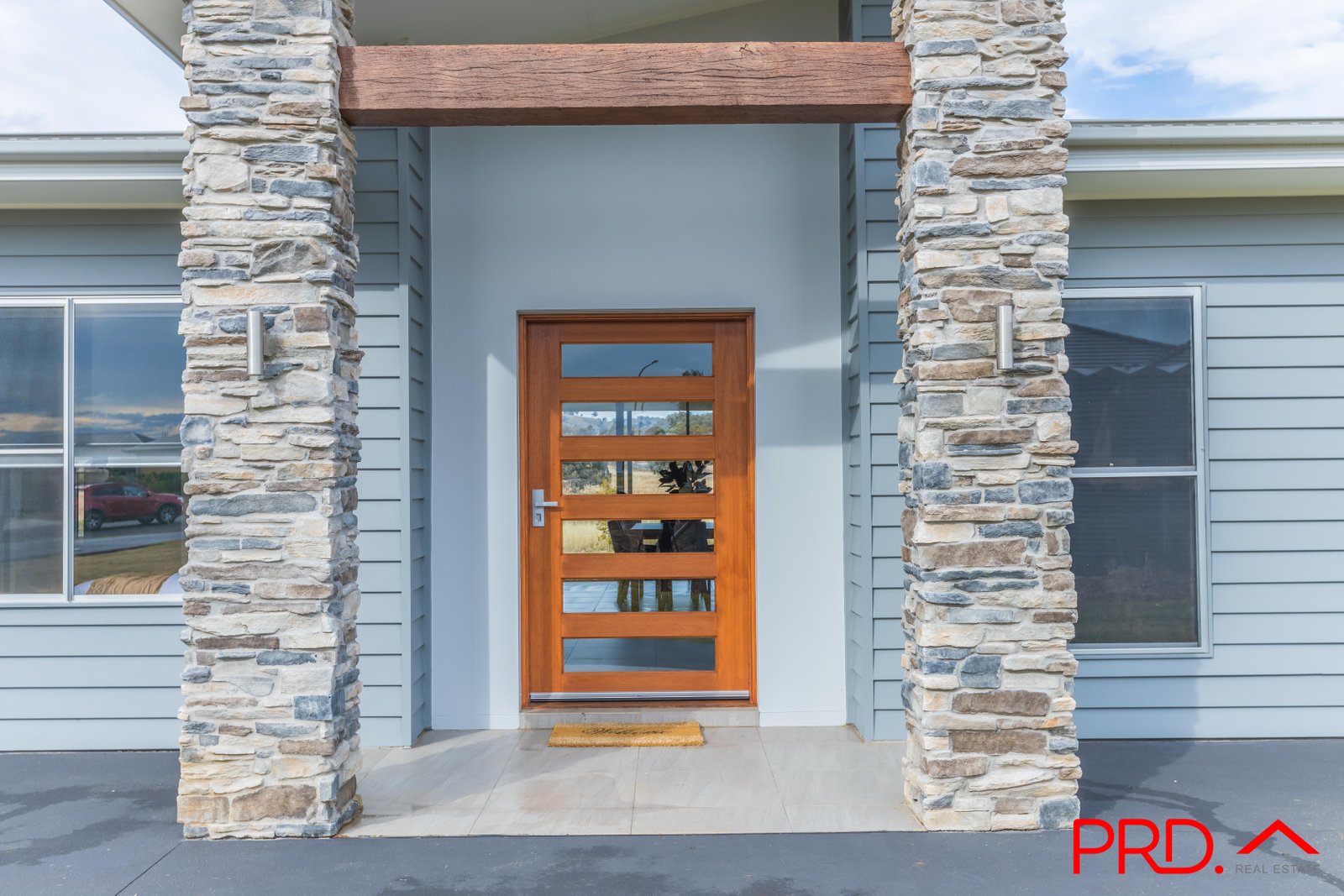 8 Jubata Drive TAMWORTH 35