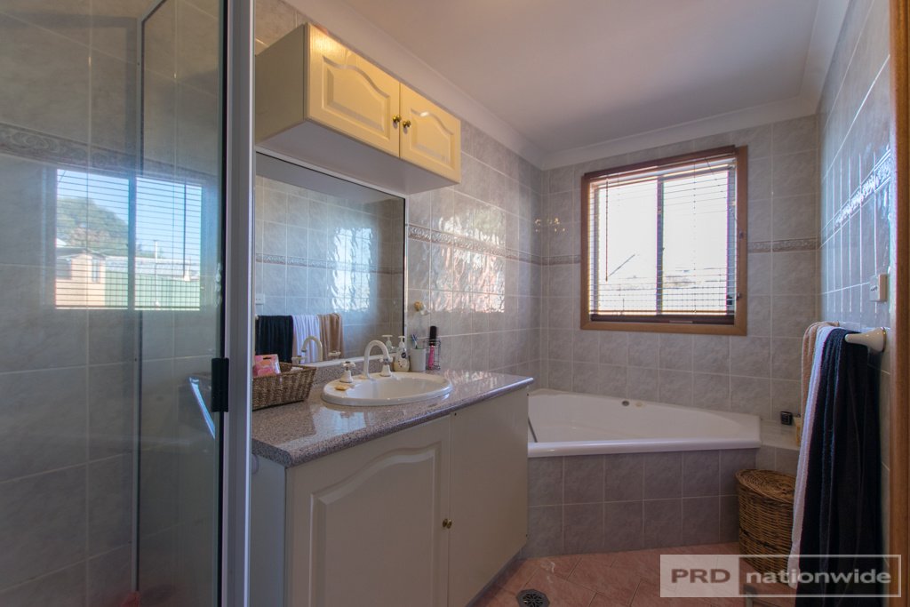 8 Kaleema Crescent TUMUT 10