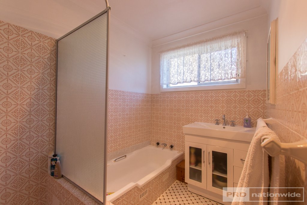 8 Kaleema Crescent TUMUT 17