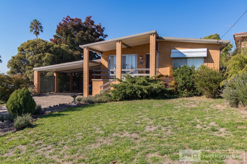 8 Kaleema Crescent TUMUT 18