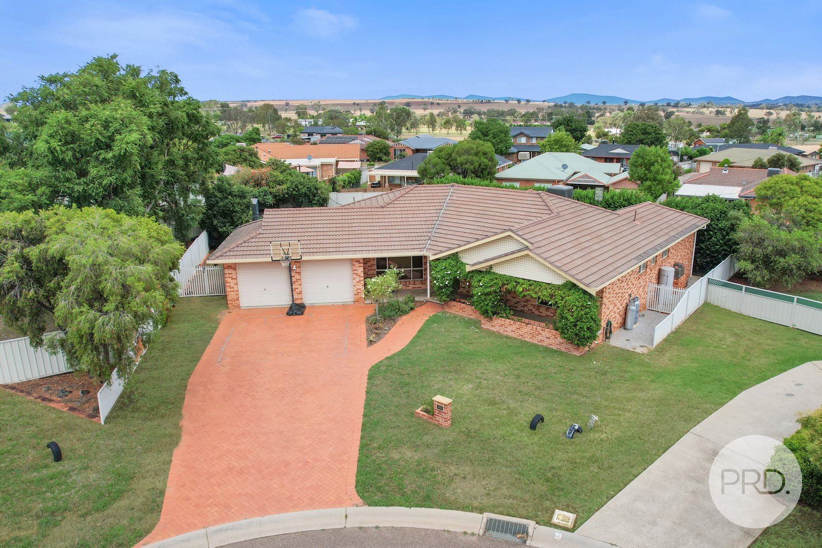 8 Karradji Court TAMWORTH 2
