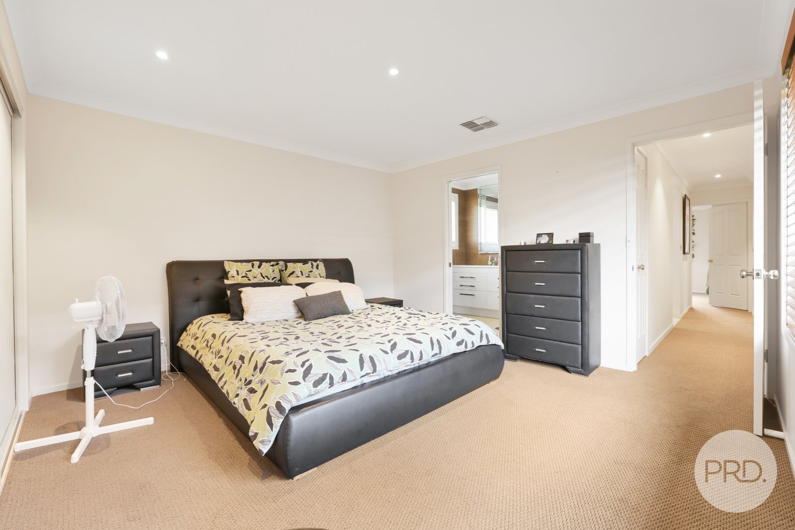 8 Karradji Court TAMWORTH 9