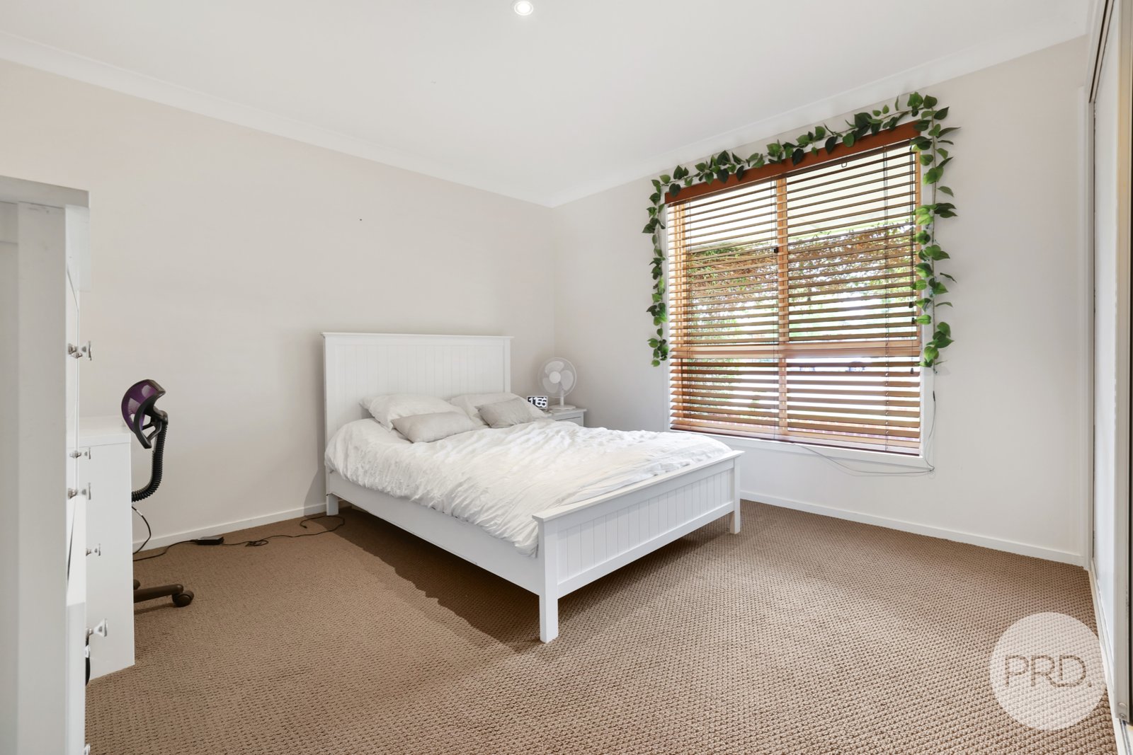8 Karradji Court TAMWORTH 11