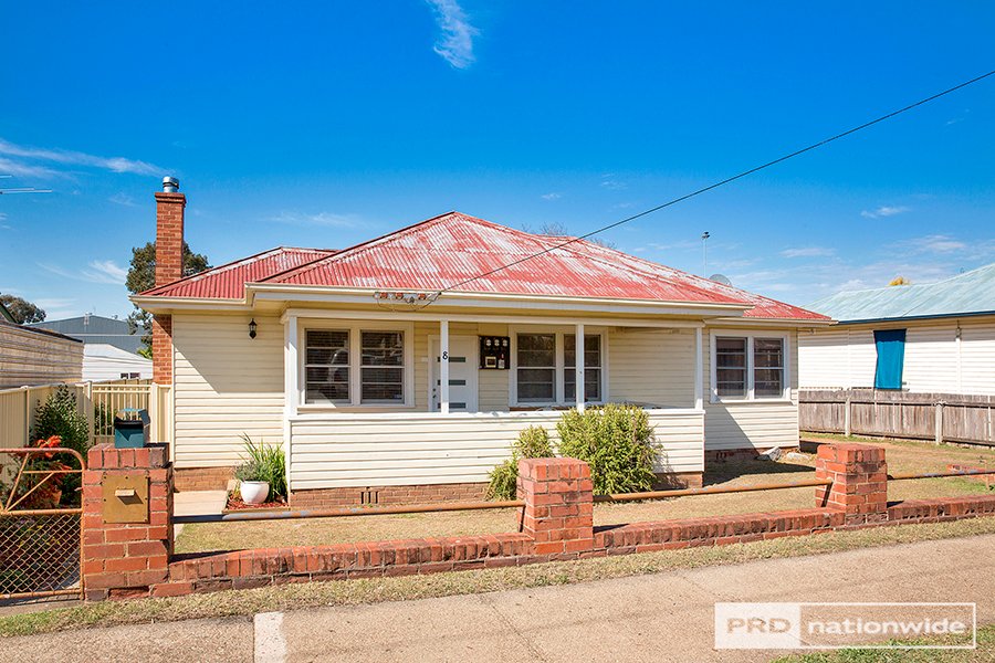 8 Kent Street TAMWORTH 2