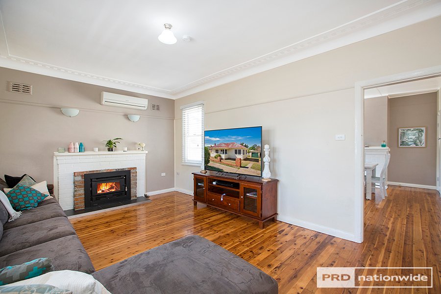 8 Kent Street TAMWORTH 9