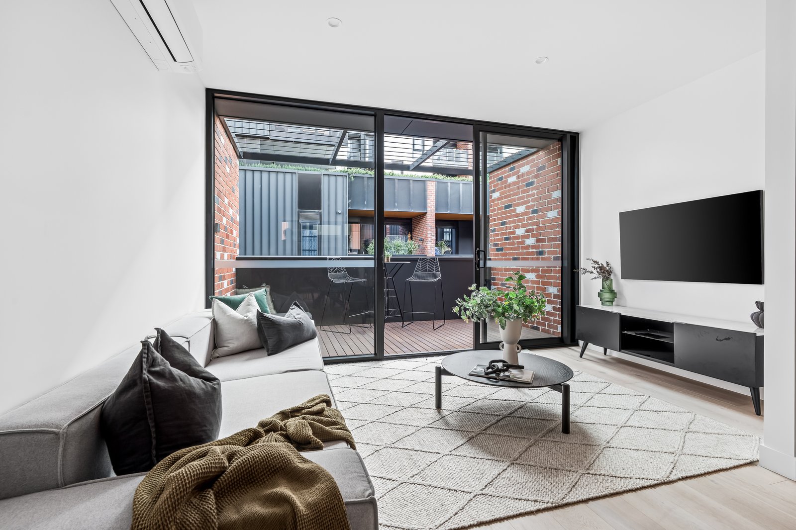 Real Estate and Property in 8 Kenwood Court, Preston, VIC